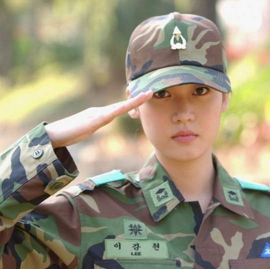 девушка - солдат Южная Корея