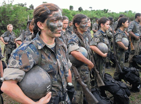 девушка - солдат Бразилия