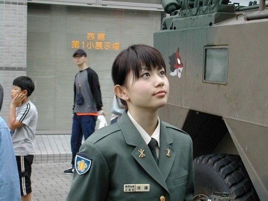девушка - солдат Япония