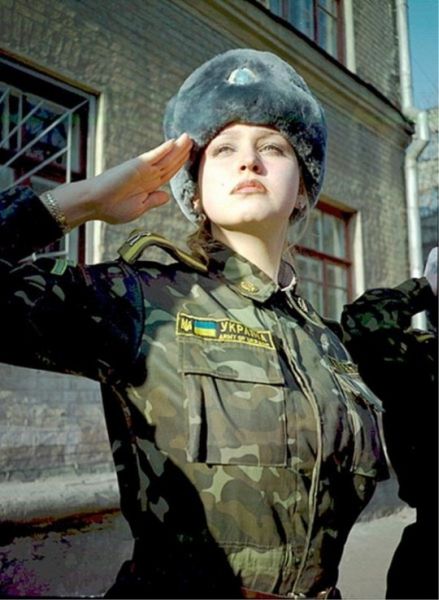девушка - солдат Украина