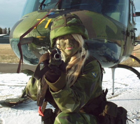 девушка - солдат Швеция