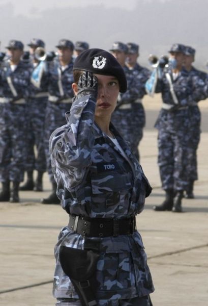 девушка - солдат Чили